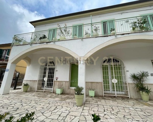 casa indipendente in vendita ad Orbetello in zona Albinia