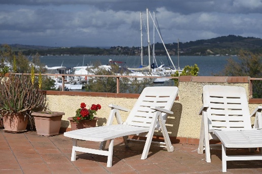 appartamento in vendita ad Orbetello in zona Talamone