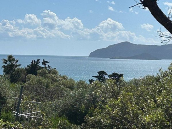 appartamento in vendita ad Orbetello in zona Ansedonia