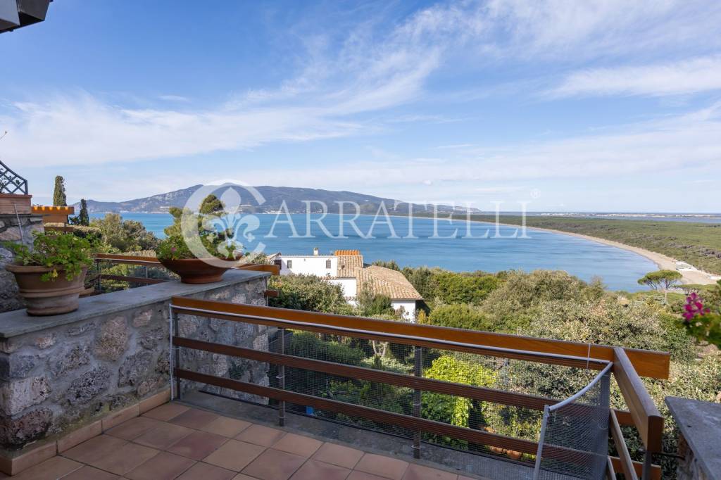 appartamento in vendita ad Orbetello in zona Ansedonia
