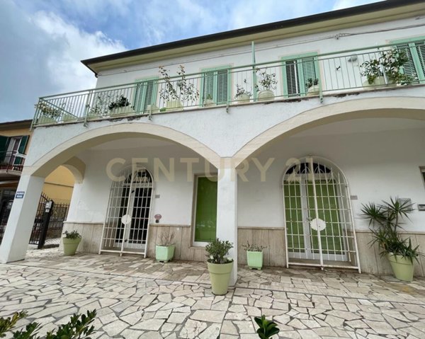 casa indipendente in vendita ad Orbetello in zona Albinia