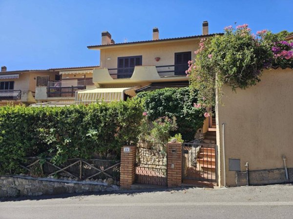 appartamento in vendita ad Orbetello in zona Talamone