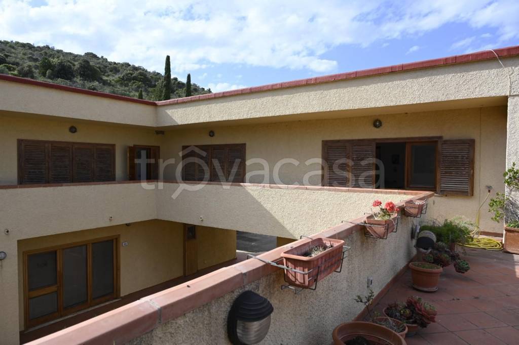 appartamento in vendita ad Orbetello in zona Talamone