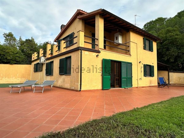 casa indipendente in vendita ad Orbetello in zona Talamone