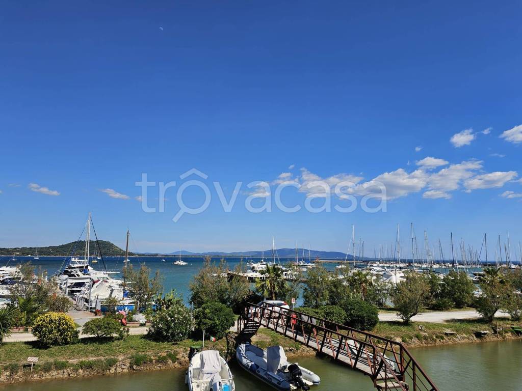 appartamento in vendita ad Orbetello in zona Talamone