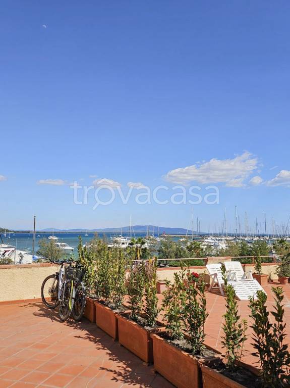 appartamento in vendita ad Orbetello in zona Talamone