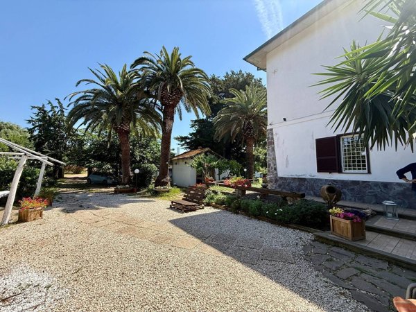 casa indipendente in vendita ad Orbetello in zona Ansedonia