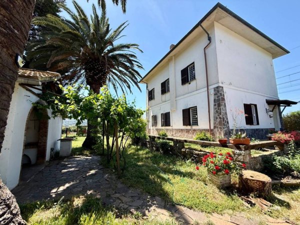 casa indipendente in vendita ad Orbetello