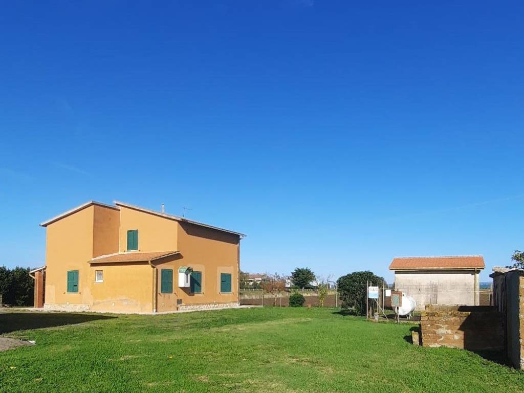 casa indipendente in vendita ad Orbetello in zona Giannella
