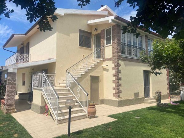 casa indipendente in vendita ad Orbetello in zona Talamone
