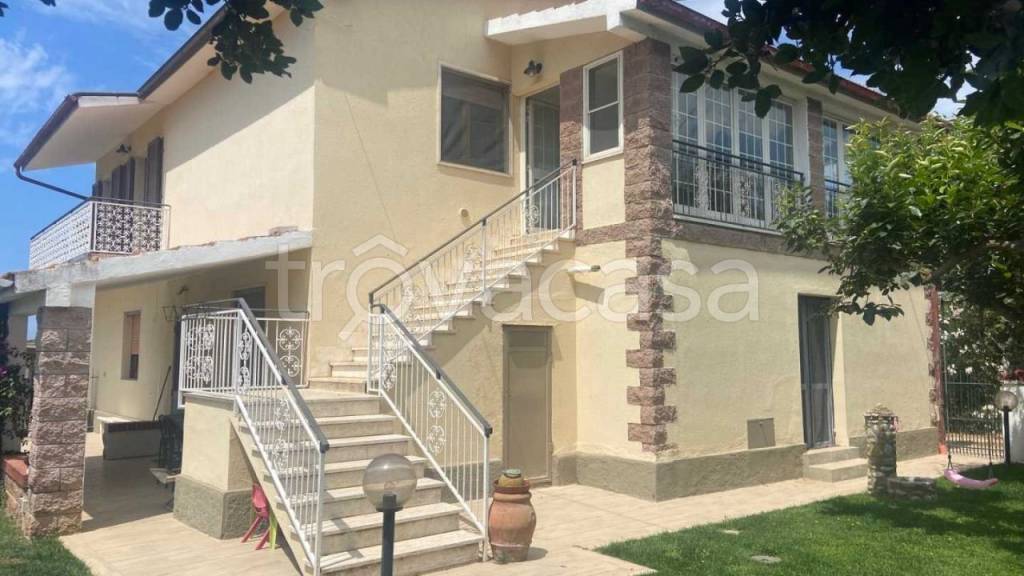 casa indipendente in vendita ad Orbetello in zona Giannella