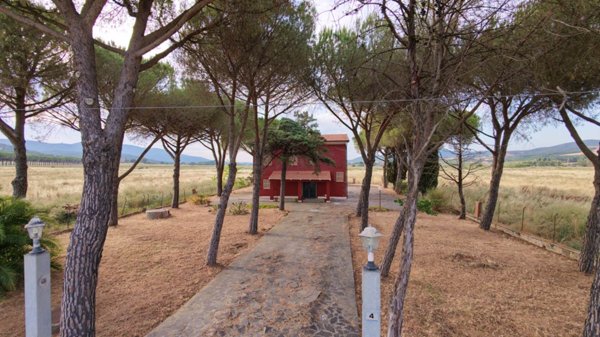 casa indipendente in vendita ad Orbetello in zona Talamone