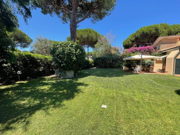 casa indipendente in vendita ad Orbetello in zona Giannella