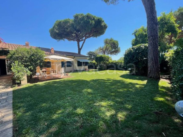 casa indipendente in vendita ad Orbetello in zona Giannella