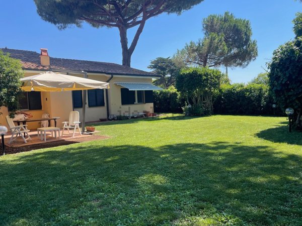casa indipendente in vendita ad Orbetello in zona Giannella