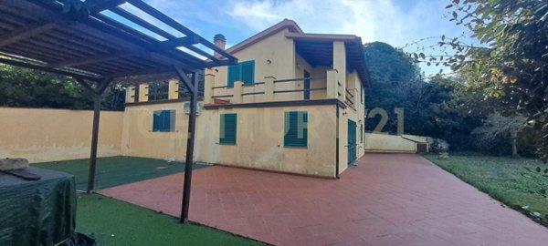 casa indipendente in vendita ad Orbetello