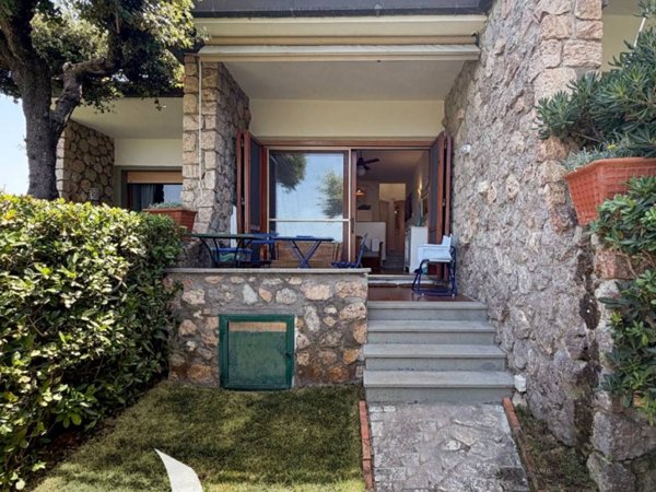 casa indipendente in vendita ad Orbetello in zona Ansedonia