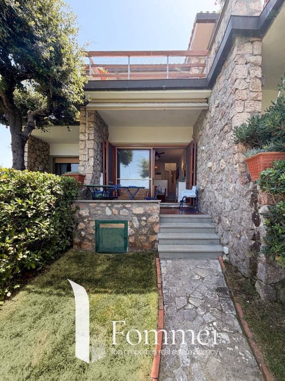 casa indipendente in vendita ad Orbetello in zona Ansedonia