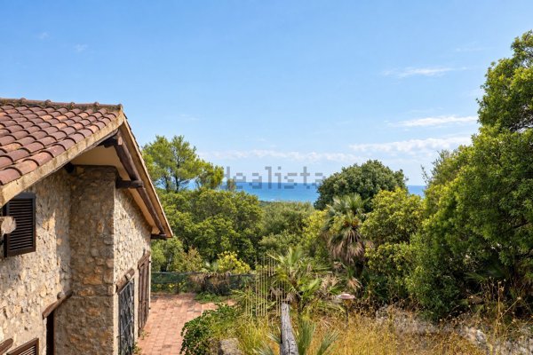 casa indipendente in vendita ad Orbetello in zona Ansedonia