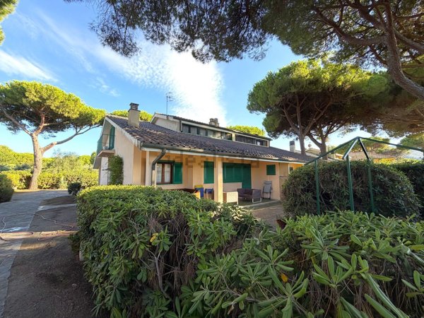 casa indipendente in vendita ad Orbetello in zona Giannella