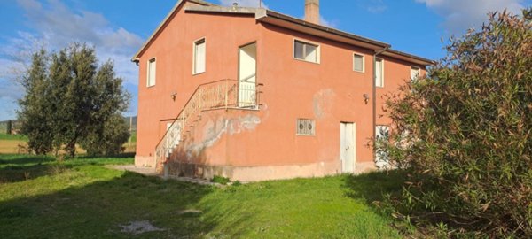 casa indipendente in vendita ad Orbetello in zona Talamone