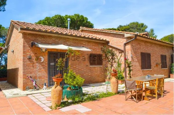 casa indipendente in vendita ad Orbetello in zona Giannella