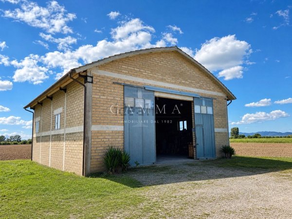 casale in vendita ad Orbetello