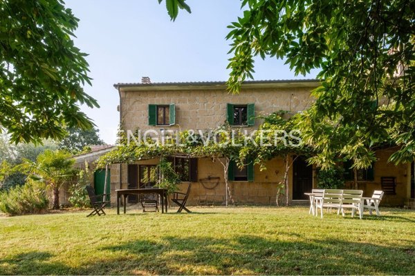 casa indipendente in vendita a Pitigliano