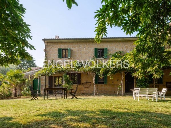 casa indipendente in vendita a Pitigliano