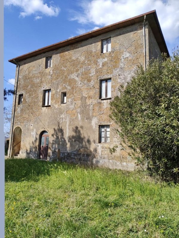 casa indipendente in vendita a Pitigliano