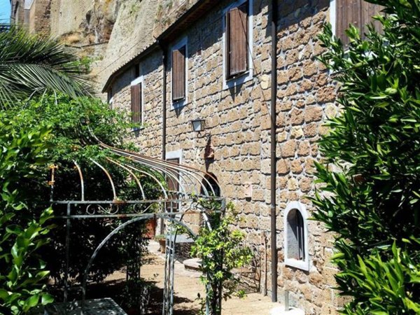 casa indipendente in vendita a Pitigliano
