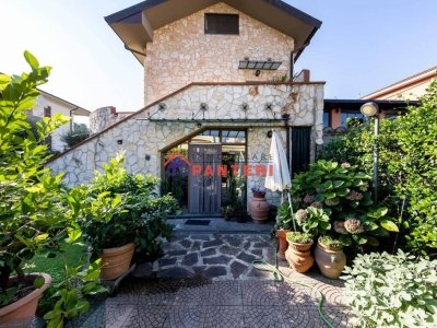 casa indipendente in vendita a Pitigliano