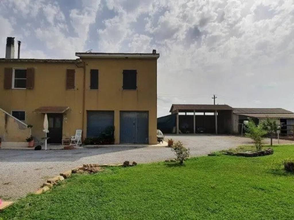casa indipendente in vendita a Pitigliano