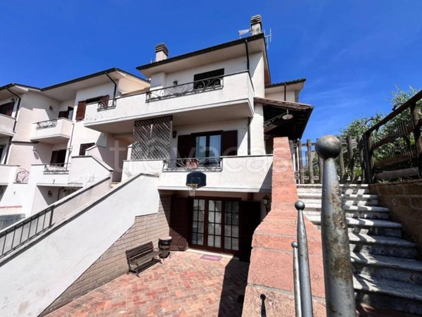 casa indipendente in vendita a Pitigliano