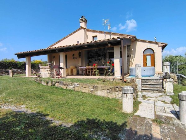 casa indipendente in vendita a Pitigliano