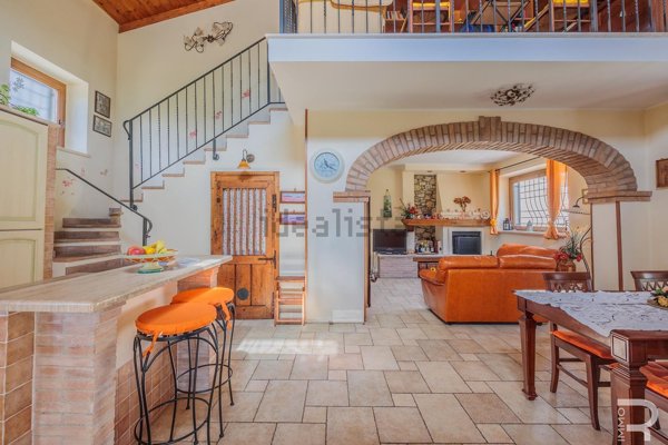 casa indipendente in vendita a Pitigliano