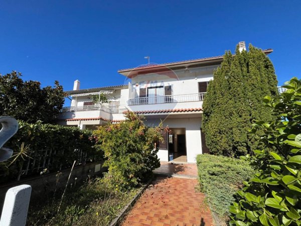 casa indipendente in vendita a Pitigliano