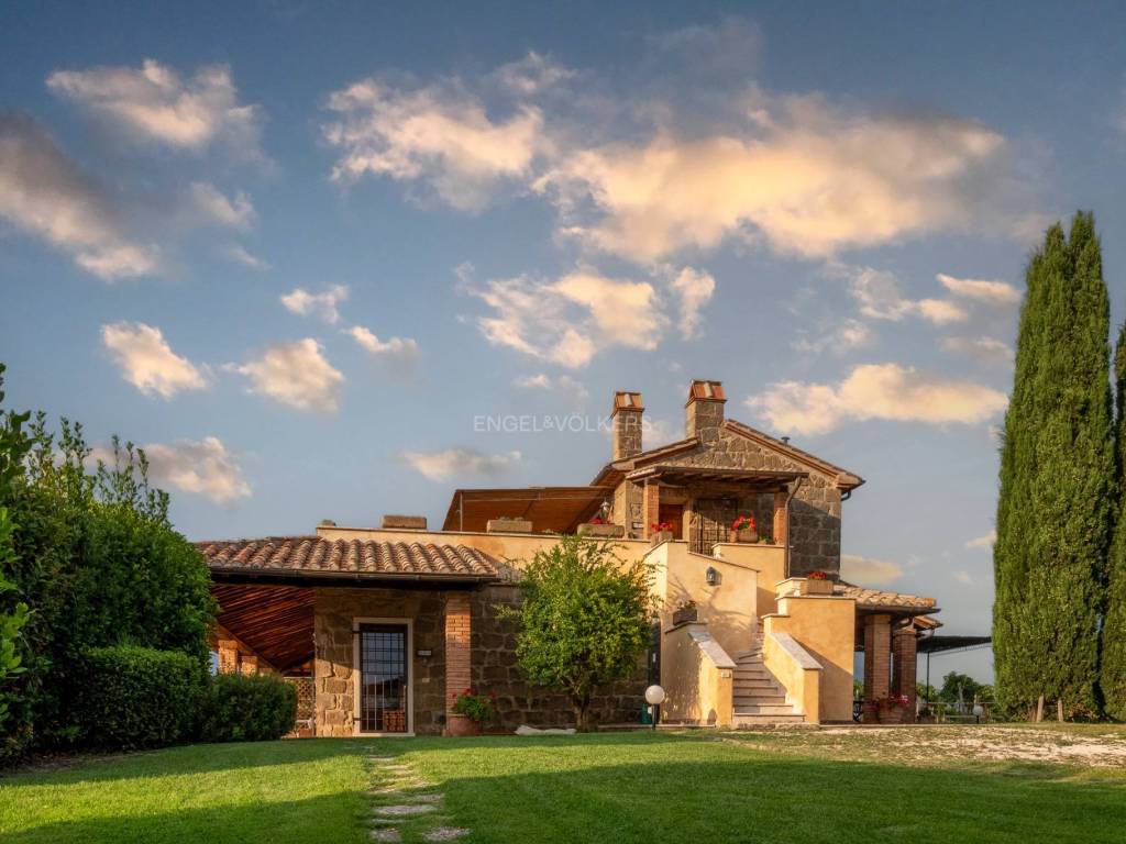 casa indipendente in vendita a Pitigliano