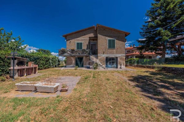 casa indipendente in vendita a Pitigliano