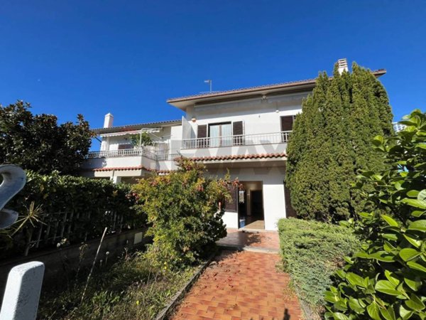 casa indipendente in vendita a Pitigliano