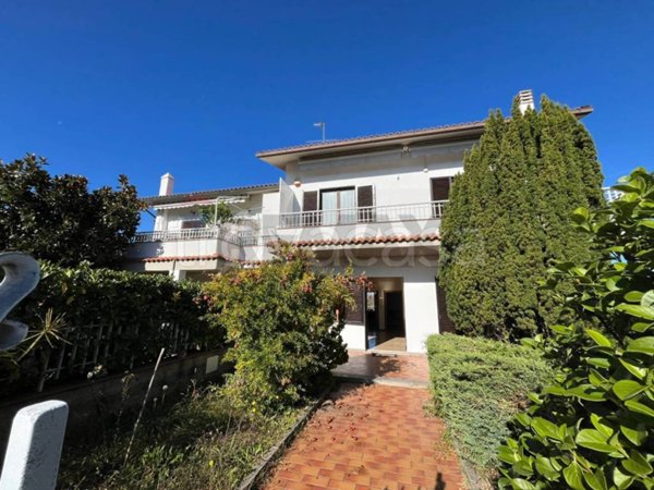 casa indipendente in vendita a Pitigliano