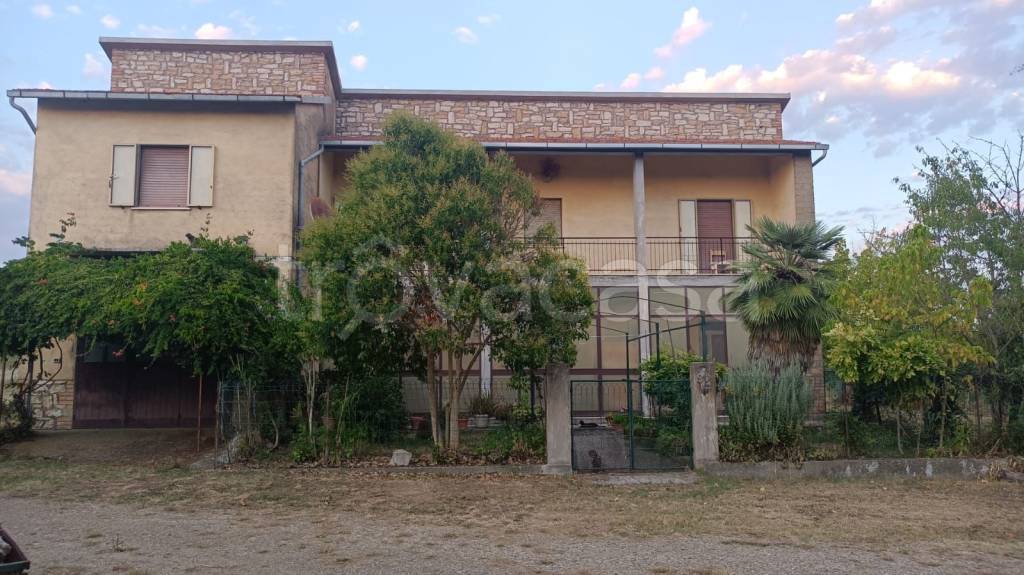 casa indipendente in vendita a Pitigliano