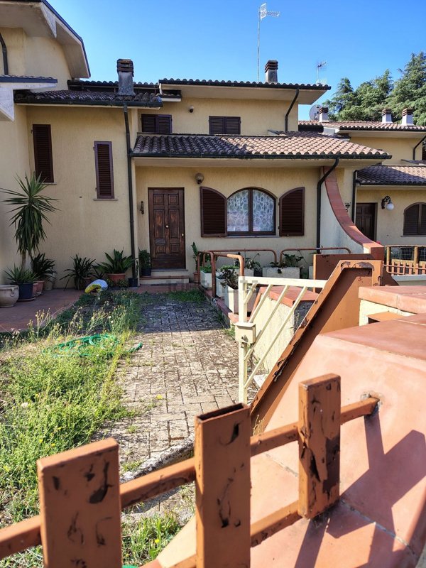 casa indipendente in vendita a Pitigliano