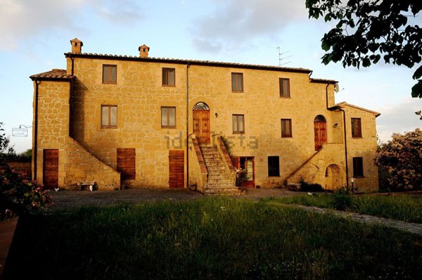 casa indipendente in vendita a Pitigliano