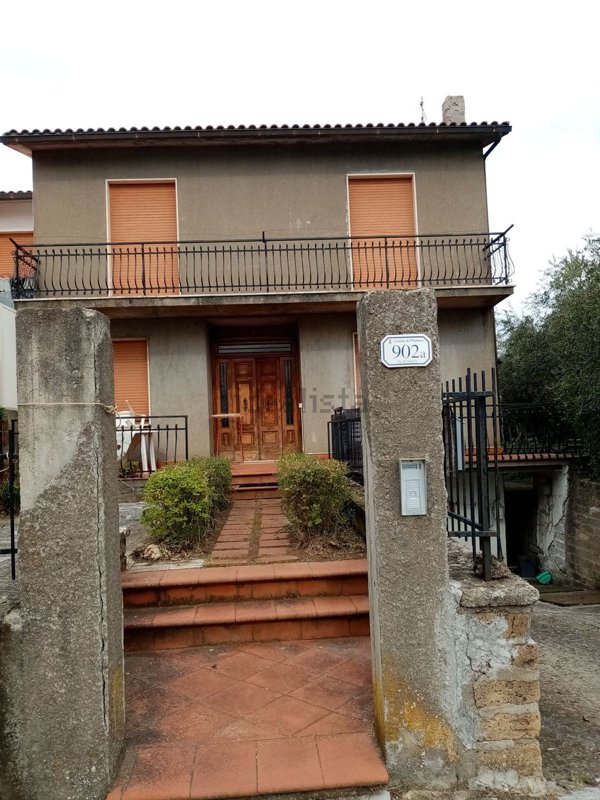 casa indipendente in vendita a Pitigliano