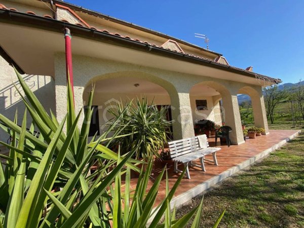 casa indipendente in vendita a Roccalbegna in zona Cana