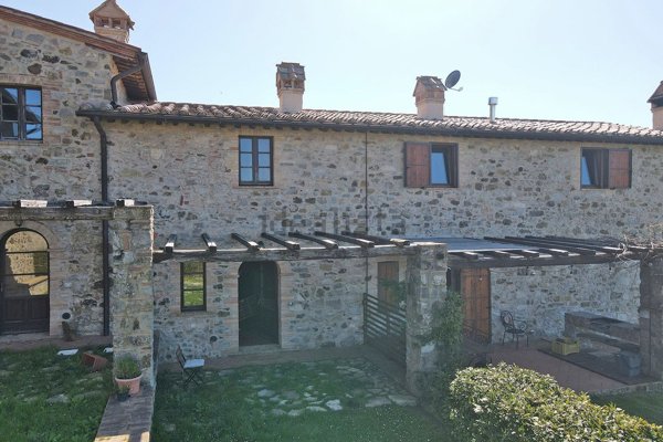 appartamento in vendita a Roccalbegna in zona Triana