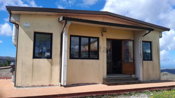 capannone in vendita a Roccalbegna in zona Santa Caterina