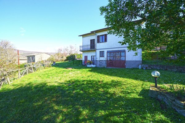 casa indipendente in vendita a Roccalbegna in zona Santa Caterina