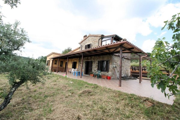 pentavano in vendita a Roccastrada in zona Roccatederighi